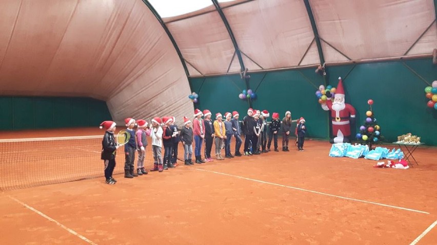 Tenisiści z Krajenki na turnieju mikołajkowym
