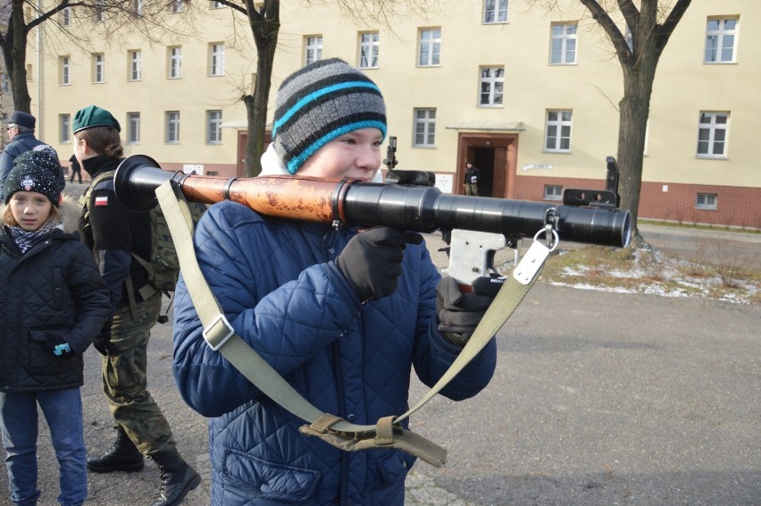 Koszary 4. Batalionu Inżynieryjnego w Głogowie leżą przy ul....