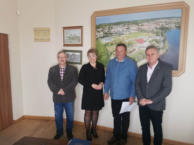 Ceremonia podpisania umowy na remont pomnika Republiki Pińczowskiej.