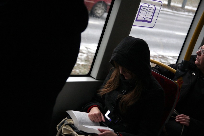 Osoby chcące na prawdę poczytać książki w tramwajach nie...