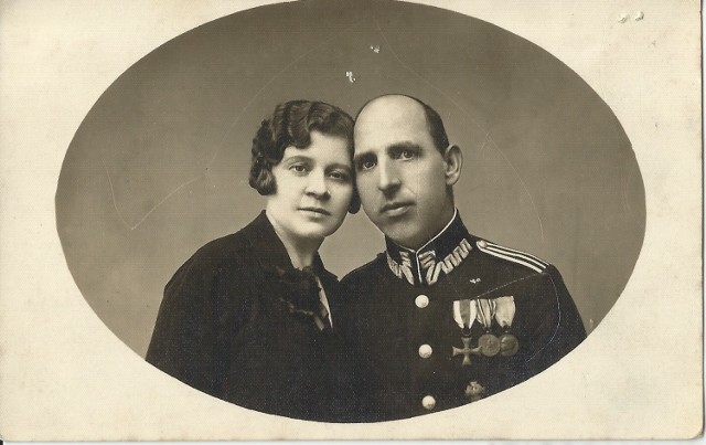 Rogalski urodził się w 1894 r. w Brodziszewie. W Szamotułach w 1922 r. ożenił się z Józefą Stefańską. Do Szamotuł wreszcie planował wrócić po wojnie. Nie było mu to dane – ostatecznie wróciła tu tylko jego żona i dzieci