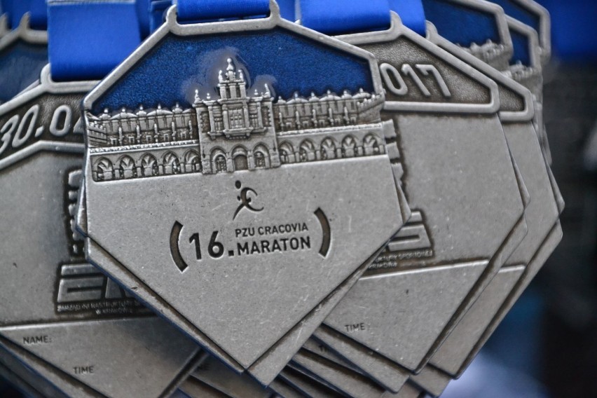 Awers medalu16. PZU Cracovia Maraton.