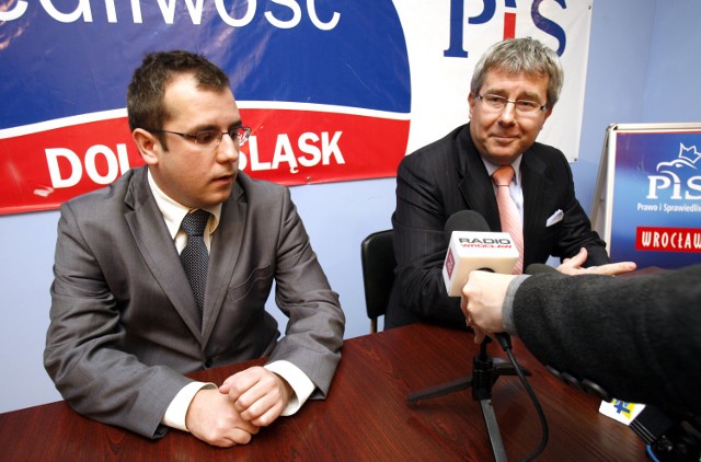 Przemysław Czarnecki (na zdjęciu po lewej) z ojcem