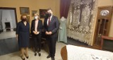 Oświęcim.  Anna Clunes, nowa ambasador Wielkiej Brytanii w Warszawie odwiedziła Oświęcim. Złożyła wizytę w Muzeum Pamięci i na zamku