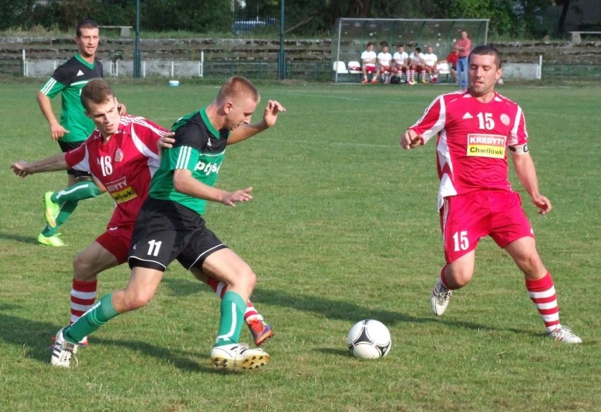 Bartłomiej Mika (zielona koszulka, nr 11), autor gola dla...