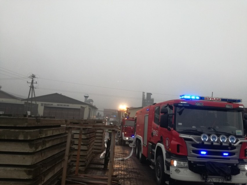Ćwiczenia strażaków, doskonalące działania gaśnicze na obiektach zakładu „STOLPOL”