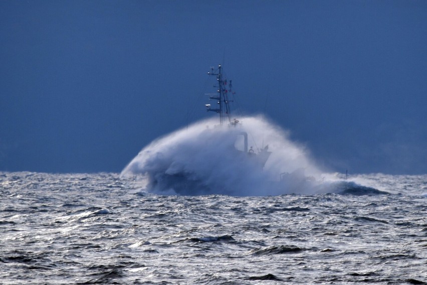 Aktywny piątek dla Marynarki Wojennej RP. Okrętowa Grupa Zadaniowa w trakcie ćwiczeń na Morzu Bałtyckim!