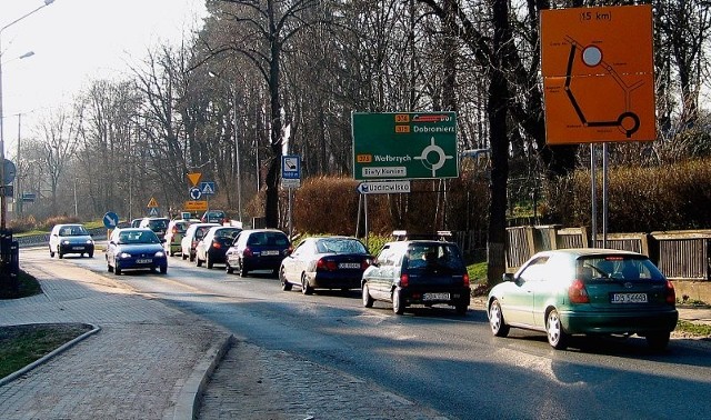 Kuracjusze i mieszkańcy Szczawna-Zdroju mają już dosyć korków w uzdrowisku