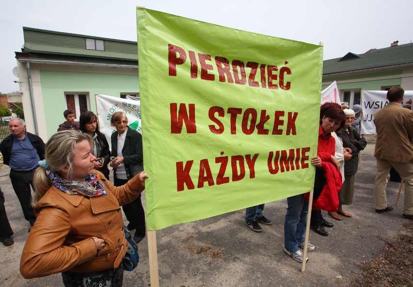 Miasteczko protestujących przed starostwem w Piotrkowie