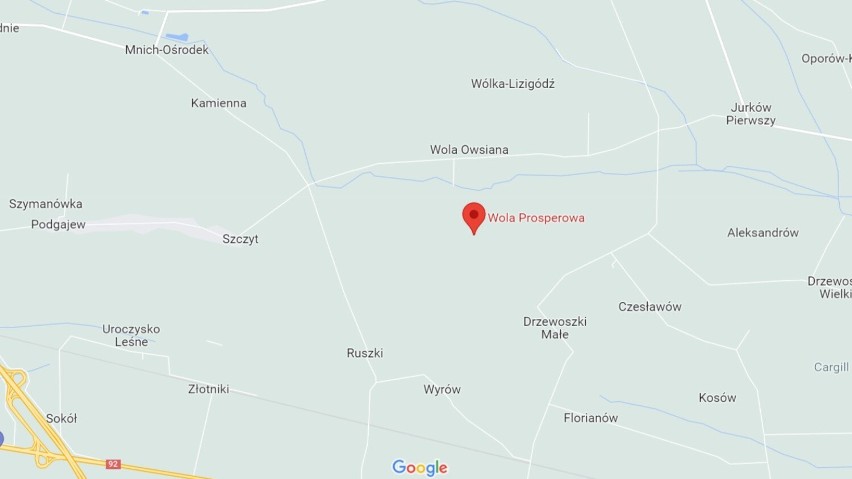 wieś położona w gminie Oporów.