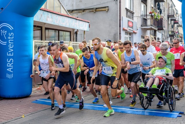 Zawiercie na 5-tkę - aż 170 zawodników pobiegło i pomaszerowało dla Karoliny Bebel.