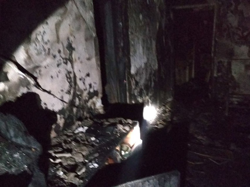 Tragiczny pożar w Sieradzu. Jedna osoba nie żyje, jedna jest poszkodowana[FOTO]