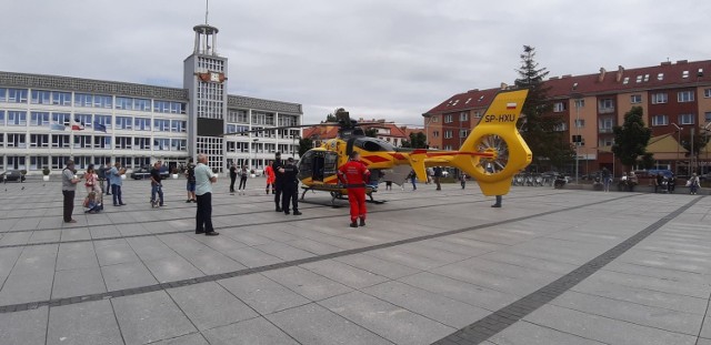 Śmigłowiec Lotniczego Pogotowia Ratunkowego lądował w centrum Koszalina