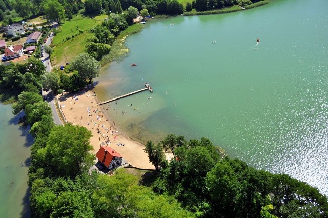 Plaża w Chmielnie należącym do najpopularniejszych miejscowości turystycznych na Kaszubach