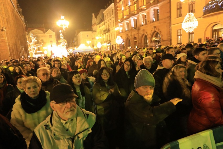 Toruń tradycyjnie przywitał Nowy Rok imprezą na Rynku...