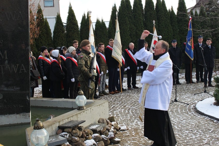 Sokoły. Odsłonięto pierwszy w Polsce pomnik poświęcony ofiarom "operacji polskiej" NKWD