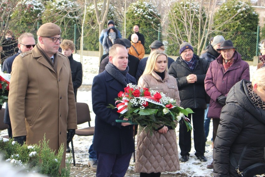 Sokoły. Odsłonięto pierwszy w Polsce pomnik poświęcony ofiarom "operacji polskiej" NKWD