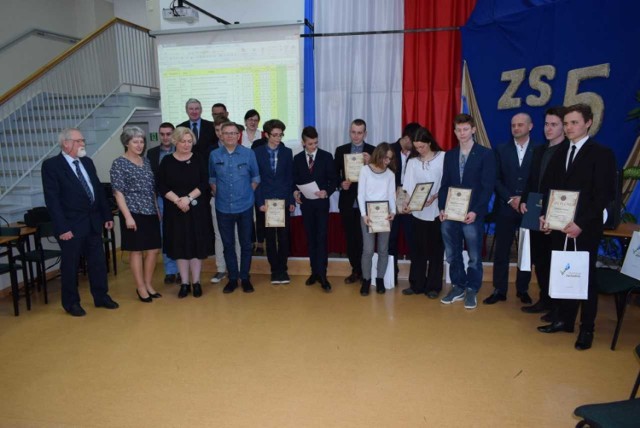 Laureaci i uczestnicy olimpiady w ZS nr 5.