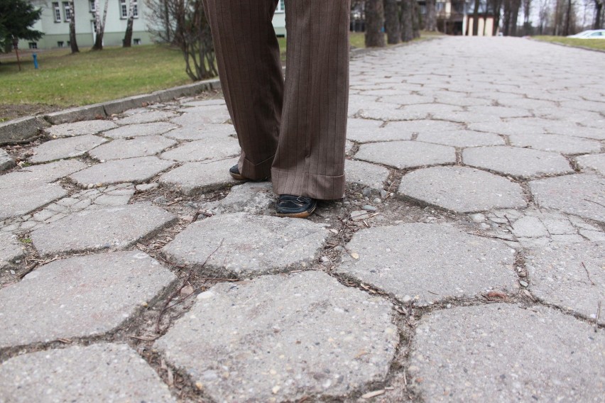 Chodnik prowadzący do Parku Zdrojowego