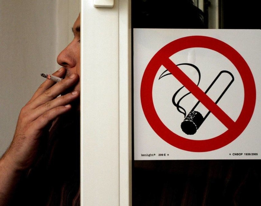 Zakaz palenia na balkonach? Propozycja budzi wiele kontrowersji [SONDA] 