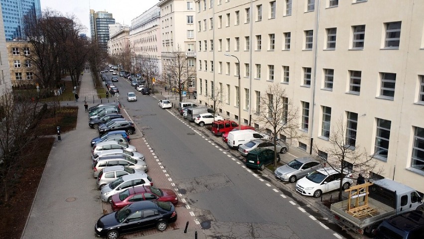 Ulica Polna w centrum Warszawy nareszcie przejdzie remont. Dziś jest w fatalnym stanie. Ta metamorfoza pochłonie 4 mln zł