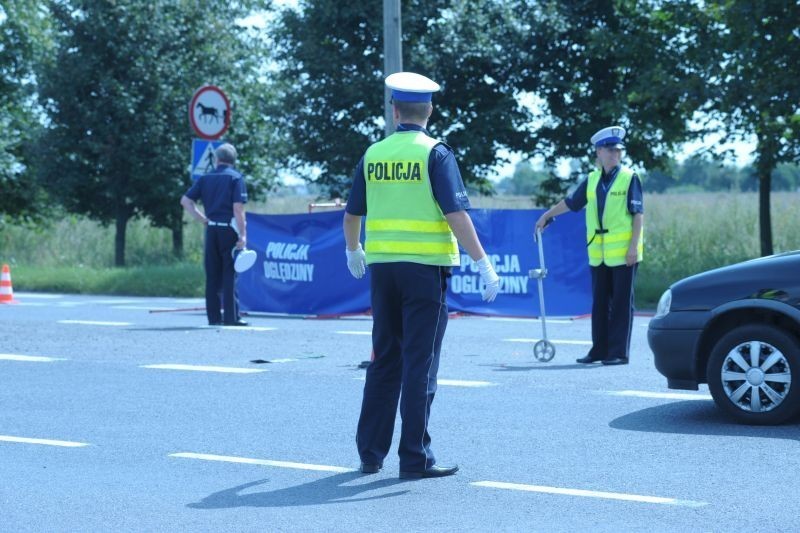 Motocyklista zderzył się z autem. Zginął na miejscu