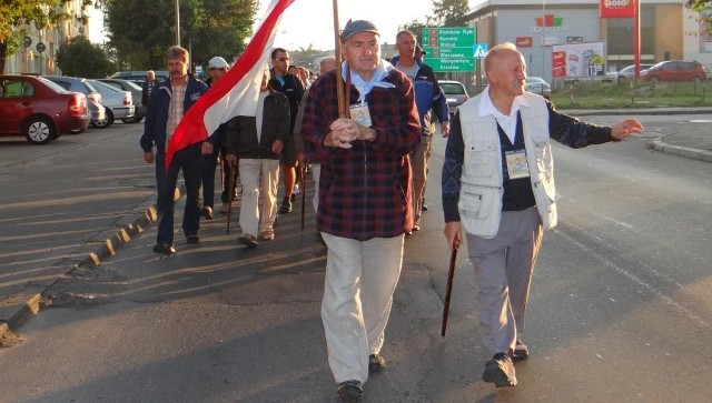 Bronisław Zając na pielgrzymce (po prawej)