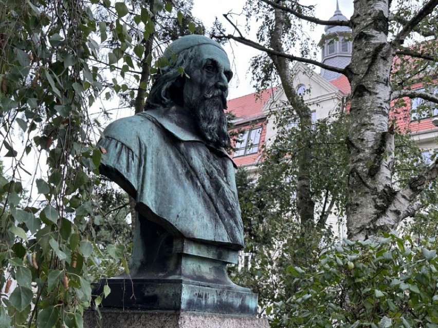 125 lat liczy pomnik Jana Amosa Komeńskiego w Lesznie. Pomnik stoi do dzisiaj, ale w innej lokalizacji