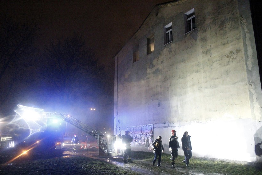 Ok 2:00 w nocy 21 grudnia doszło do pożaru kamienicy przy Placu Zwycięstwa w Łodzi