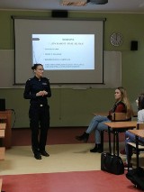 Nowy Dwór Gdański. Policjantka spotkała się z uczniami, aby porozmawiać o szkodliwości zażywania narkotyków