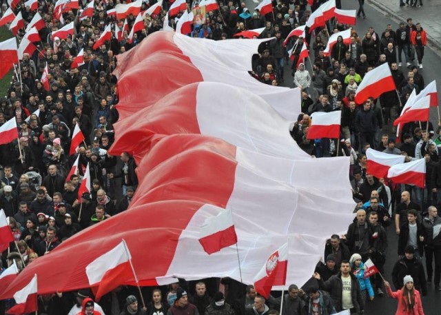 „W hołdzie wolności” - tak brzmi tytuł koncertu patriotycznego Andrzeja Jagodzińskiego z okazji rocznicy Święta Niepodległości. Występ odbędzie się 11 listopada o godz. 18 w Okęckiej Sali Widowiskowej. Będzie można usłyszeć najpiękniejsze piosenki patriotyczne i wolnościowe w jazzowych aranżacjach wybitnego pianisty. Nie zabraknie utworów takich jak: „Wojenko, wojenko...”, „Mury” czy „Nie pytaj o Polskę”. Wstęp na koncert jest bezpłatny. Należy jednak odebrać zaproszenie z biura OSW.

11 listopada (piątek), godz. 18, Okęca Sala Widowskowa, ul. 1 sierpnia 36A.