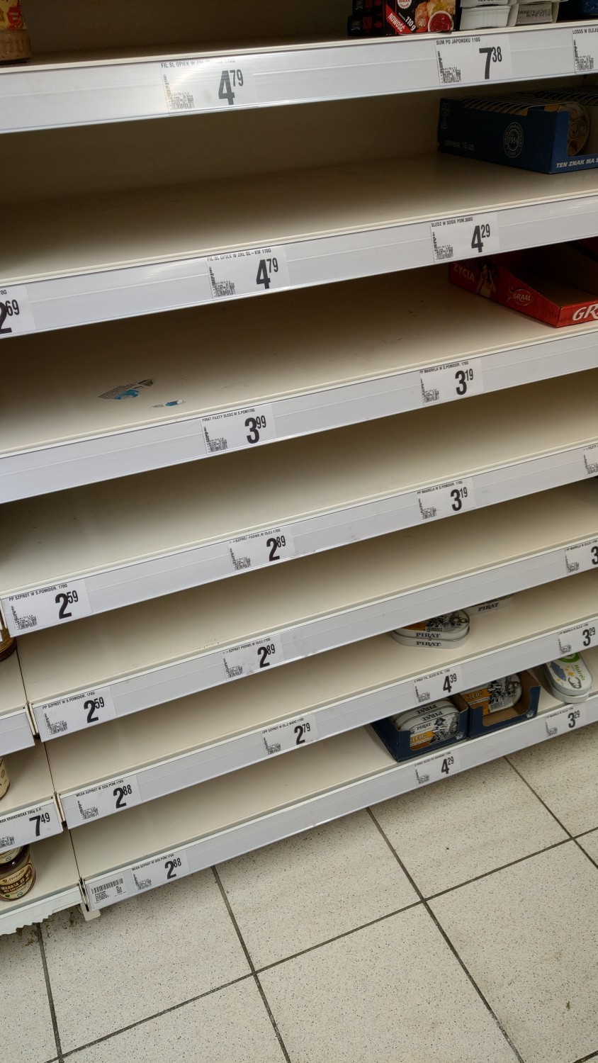 Koronawirus w Warszawie. Pustki w sklepach, ale handlowcy uspokajają: "Produkty wkrótce wrócą na półki"