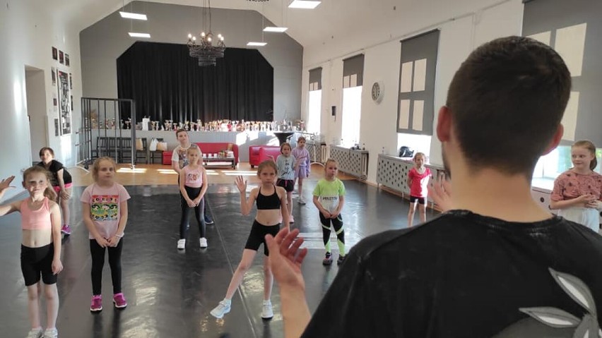 Taniec jest po to by łączył! Tak wyglądały warsztaty Hip Hop w Młodzieżowym Domu Kultury w Chełmie. Zobacz zdjęcia
