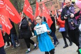 Manifa kontra Prolife. Szarpanina na manifestacji w Toruniu [ZDJĘCIA]