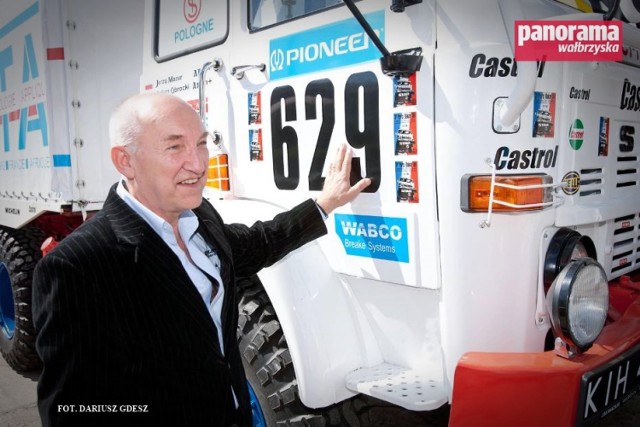 Wałbrzyszanin Jerzy Mazur - pierwszy polski kierowca, który pokonał trasę Rajdu Paryż-Dakar
