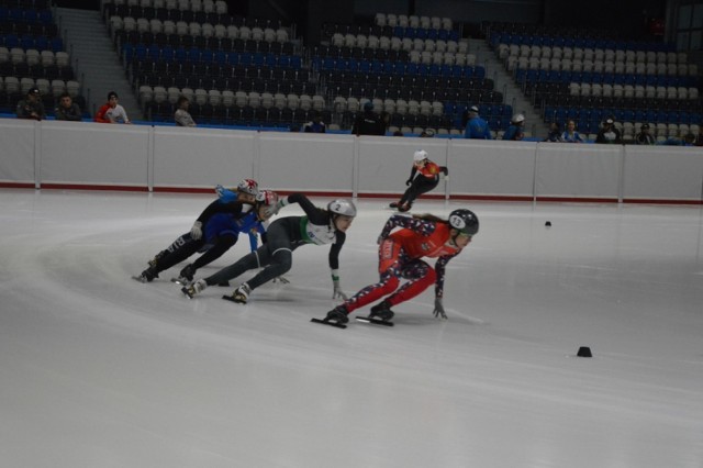 Mistrzostwa Polski w short tracku w Arenie Lodowej rozpoczęte