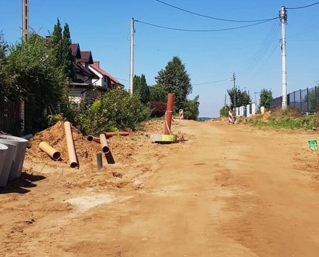 Na terenie gminy Siewierz trwa kilka inwestycji drogowych 

Zobacz kolejne zdjęcia/plansze. Przesuwaj zdjęcia w prawo - naciśnij strzałkę lub przycisk NASTĘPNE