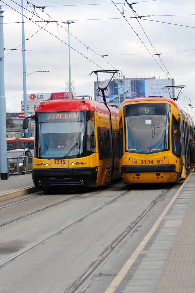 2015 był pracowitym rokiem dla Pesy. Koleje Mazowieckie odebrały kolejne zamówione w bydgoskiej firmie wagony i lokomotywy. Tramwaje warszawskie czekają na ostatnie pojazdy. W planach kolejne zamówienia.