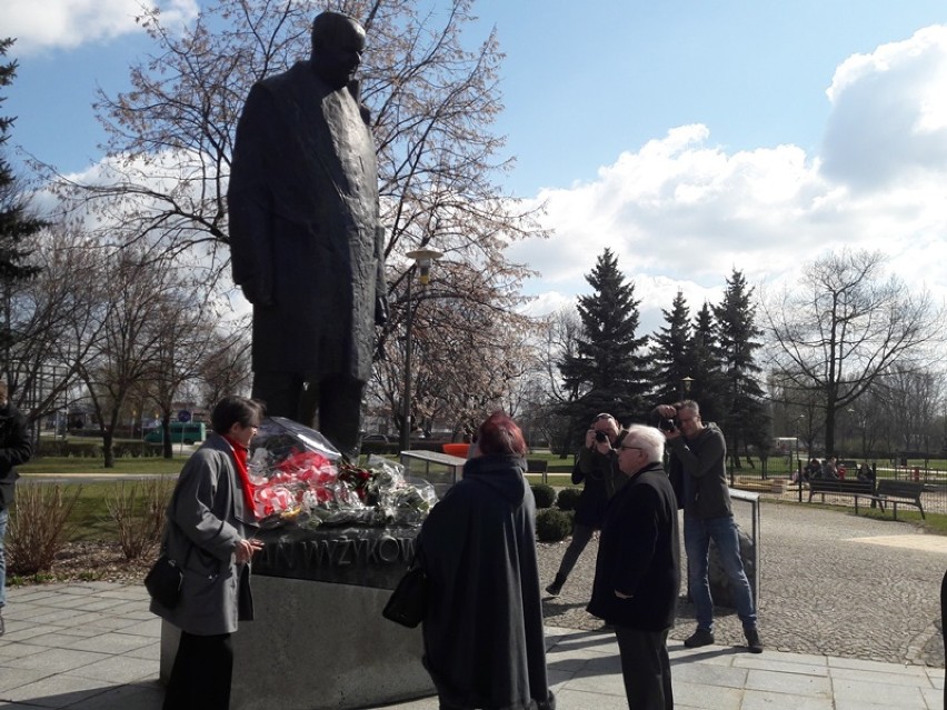 Złożyli kwiaty pod pomnikiem inżyniera Jana Wyżykowskiego