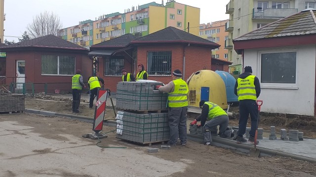 Trwa remont układu drogowego osiedla Skłodowskiej w Chełmnie