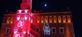 Wspaniała, walentynkowa iluminacja na Rynku w Sandomierzu i romantyczny spacer. Ależ klimat! Zobaczcie zdjęcia i filmy