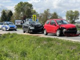 Czołowe zderzenie dwóch osobówek na Warszawskiej w Wieluniu. Uwaga na utrudnienia 