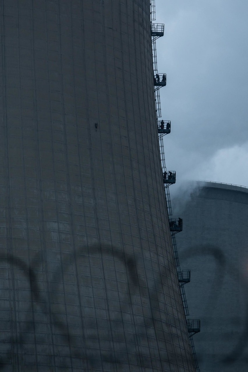 Greenpeace na chłodni kominowej w Elektrowni Bełchatów [ZDJĘCIA, FILM]