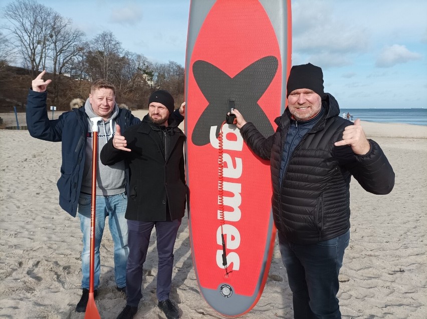 Gdyńscy entuzjaści SUP-ów. Od prawej: Andrzej Rybicki,...