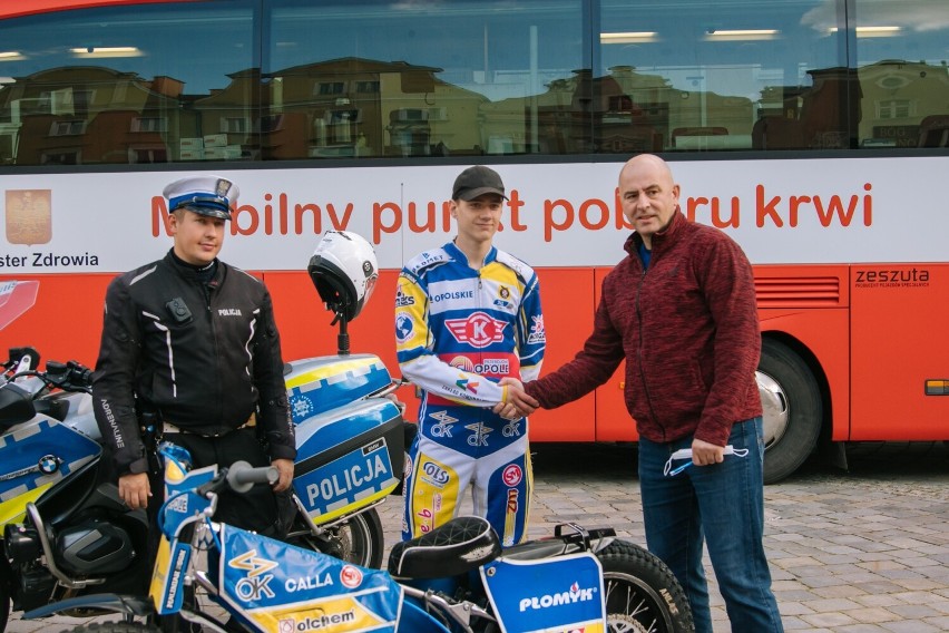 Policja będzie promować tę akcję własną krwią. Zebrano 5 litrów bezcennego płynu