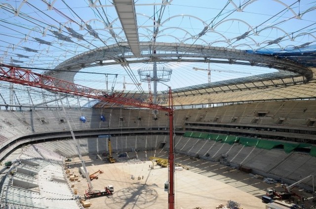 Stadion Narodowy ma być chlubą miasta. Jednak już wiadomo, że inwestycja pełna jest usterek i uchybień. Planowane otwarcie obiektu opóźnia się, odwołano już zawody motocyklowe. Zagrożony jest mecz Polska - Niemcy. Otwarcie Stadionu może zostać przesunięte o 10 miesięcy.