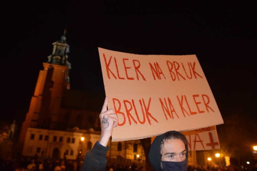 "Gniezno nie stoi, biskupów się nie boi" - protest...