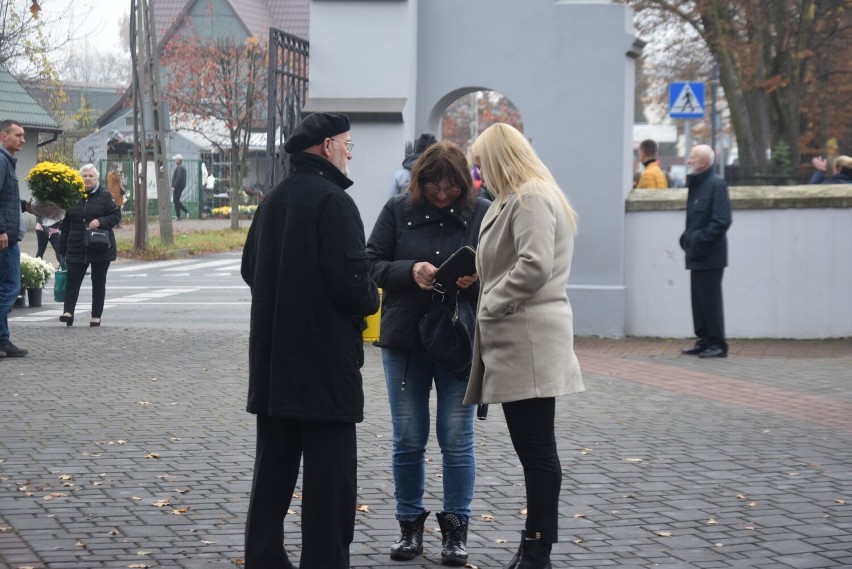 Kwesta na cmentarzu przy ulicy Limanowskiego w Radomiu. Wiemy ile zebrano podczas zbiórki pieniędzy. Zobaczcie zdjęcia