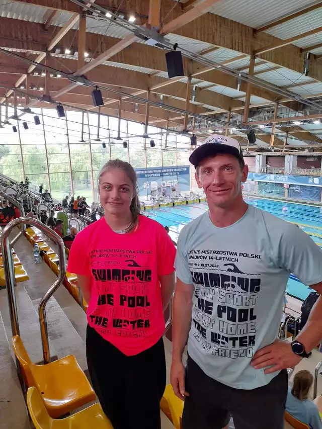 Maria Gwóźdź z trenerem Tomaszem Soboniem na Mistrzostwach Polski w Olsztynie