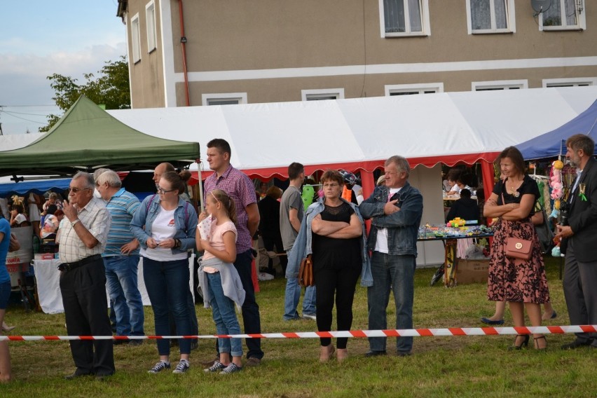 Dożynki powiatowe w Strzeczonie - turniej sołectw